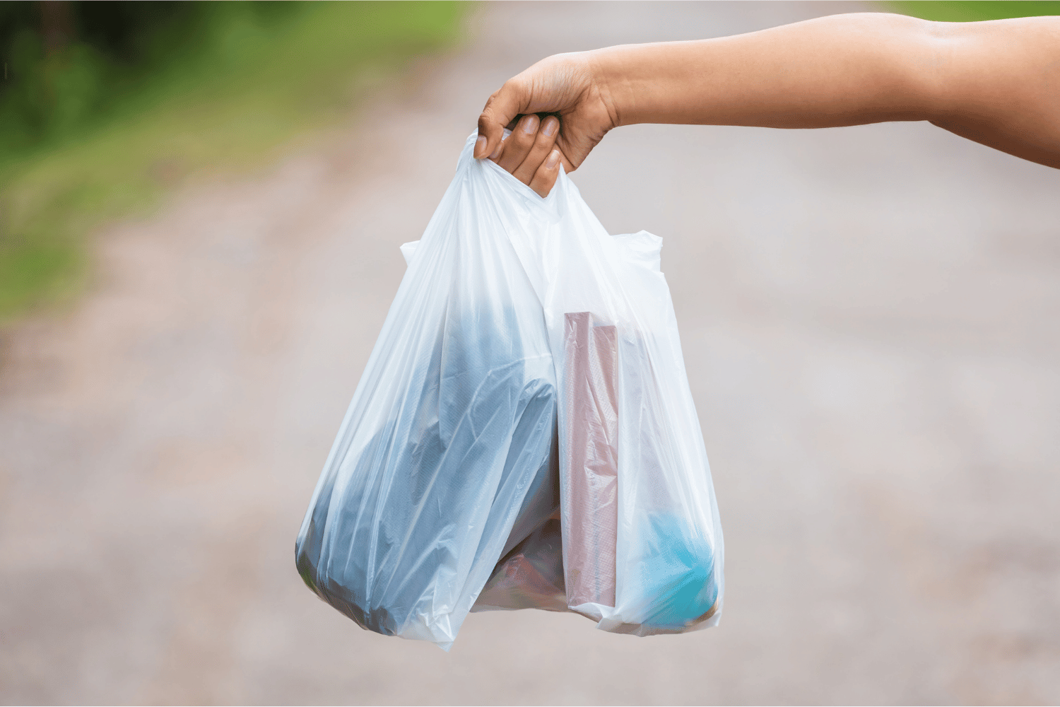 Plastik-Rückgang im Handel: Erfolg der Selbstverpflichtung 2025